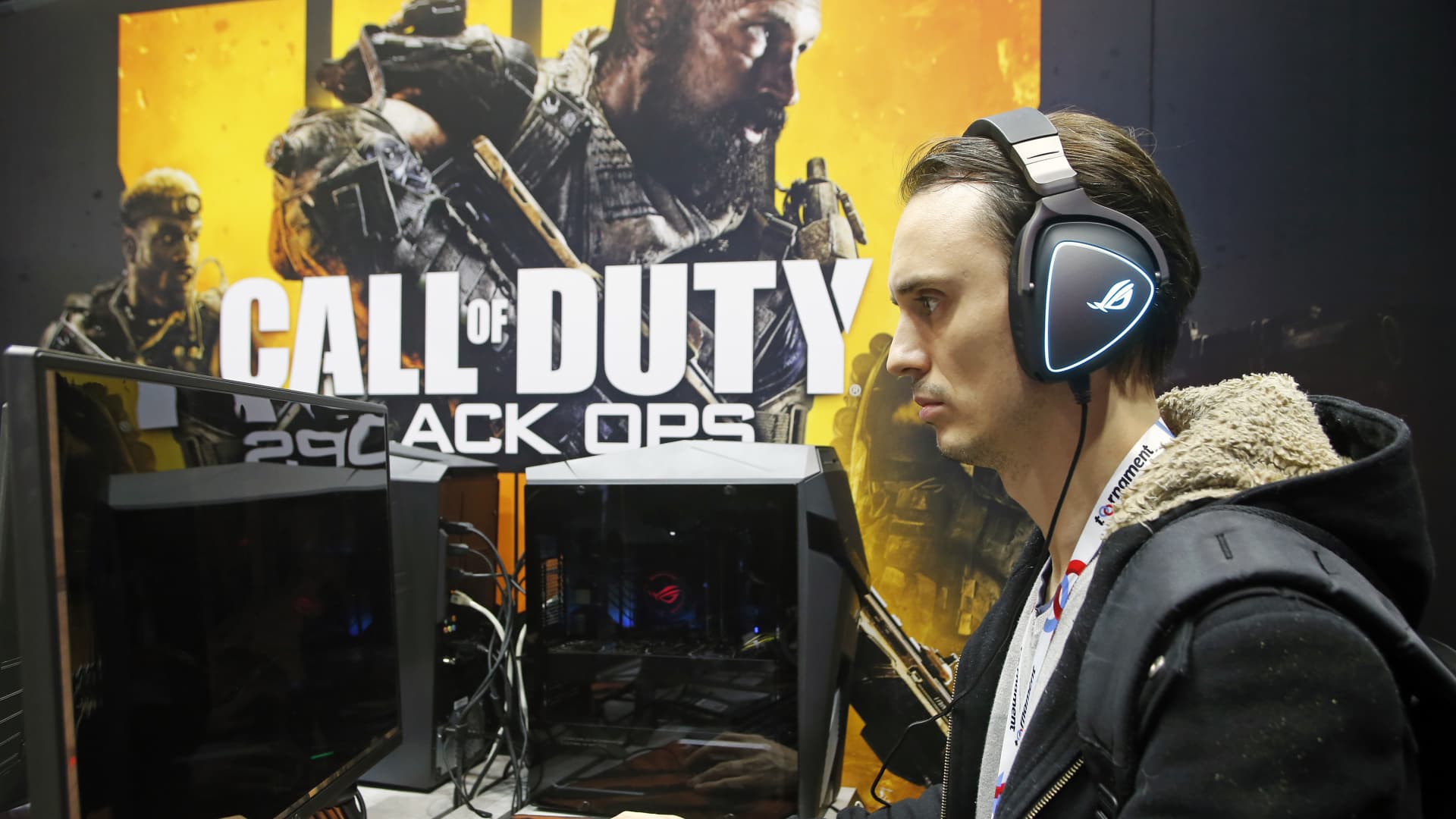 A gamer plays the video game 'Call of Duty: Black Ops' developed by Treyarch and published by Activision during the 'Paris Games Week' on October 25, 2018 in Paris, France.