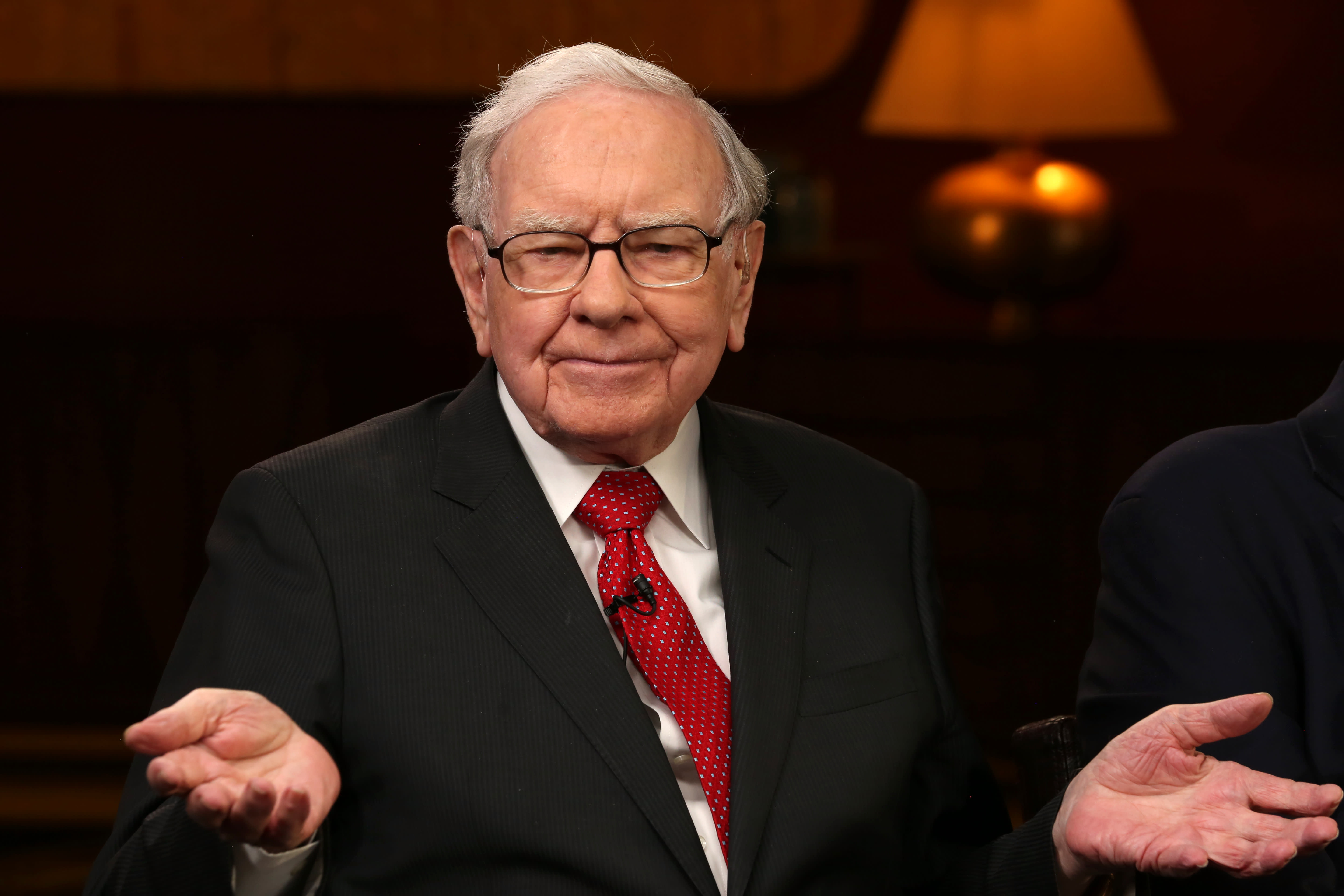 Buffett On Why He Hasn T Made Any Big Investments We Don T See