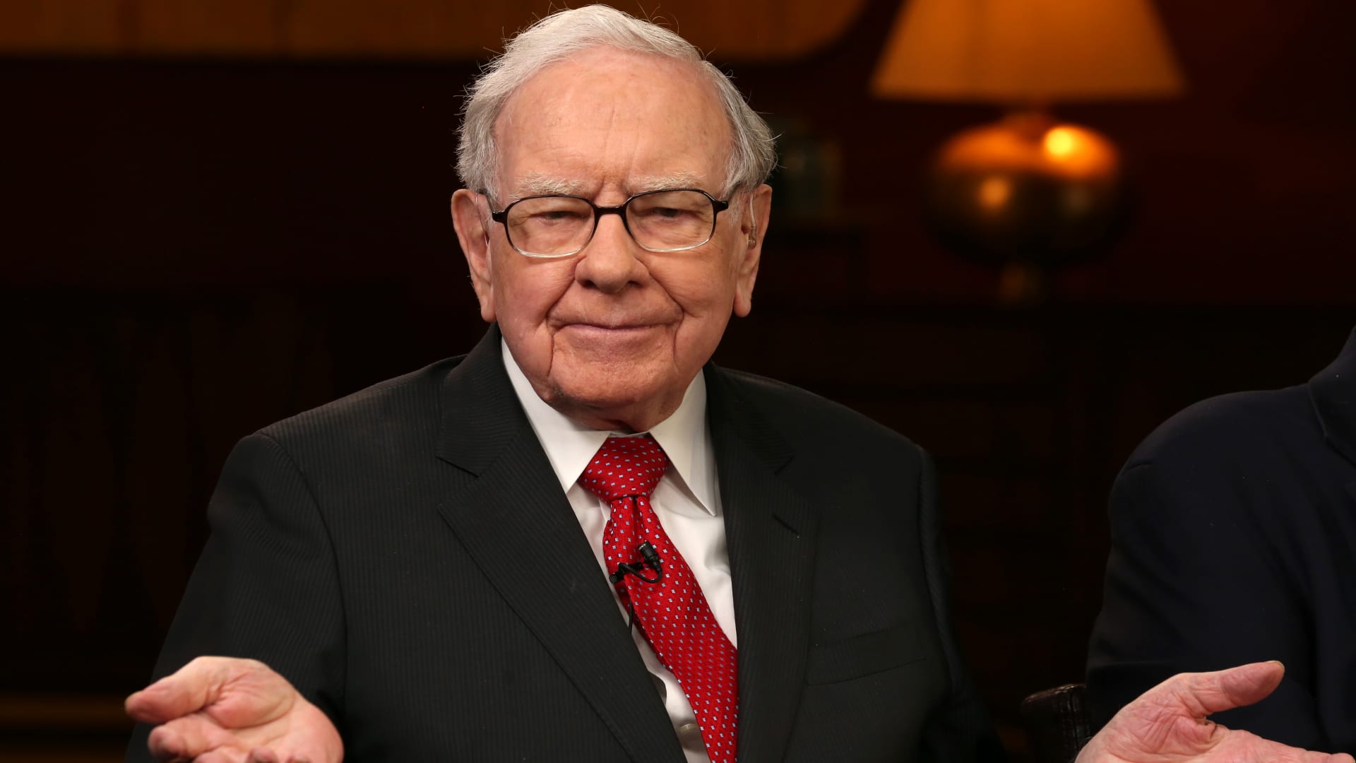 Warren Buffett’s stock shopping spree slows down even during the market’s big pullback.  Here’s why