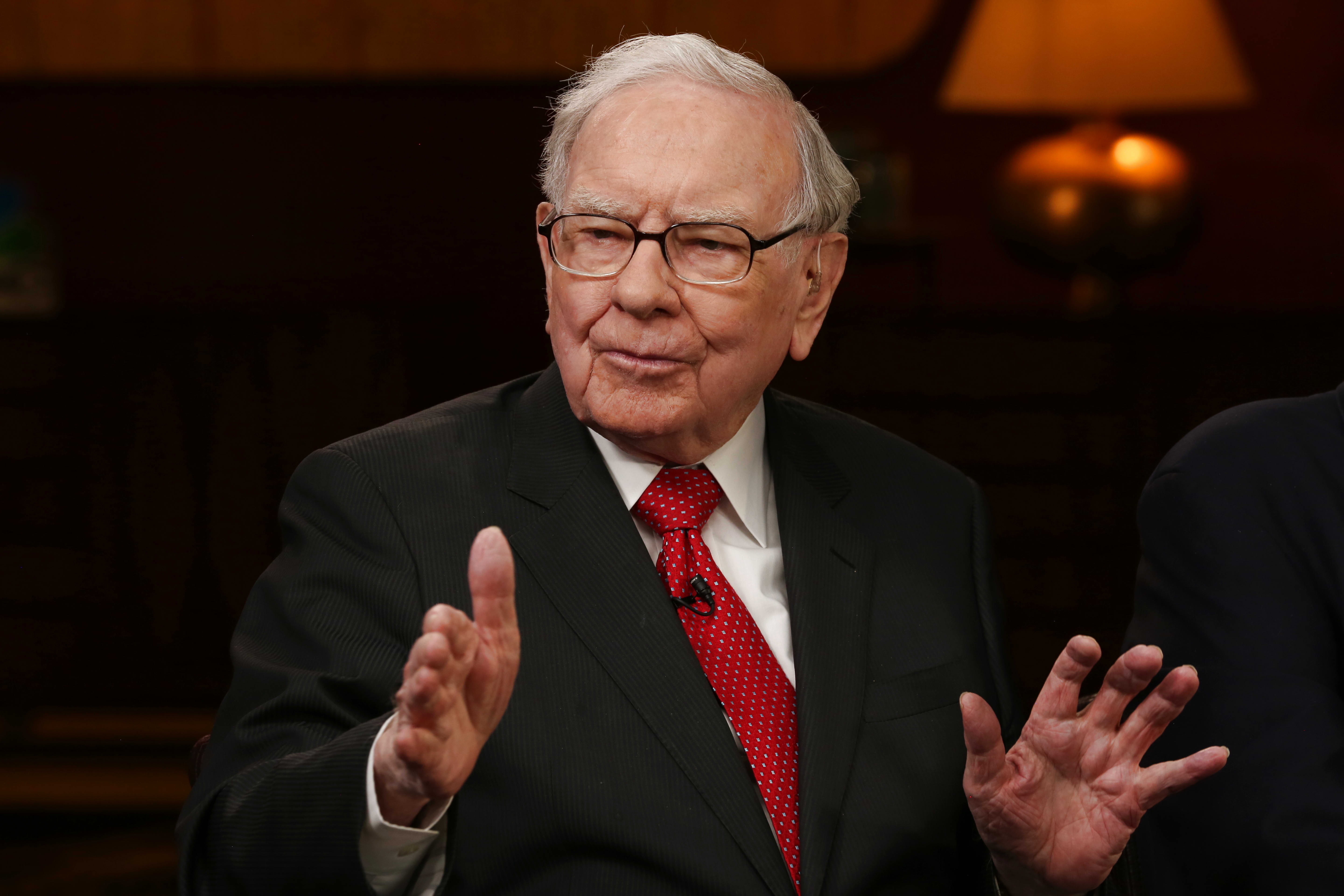 Warren Buffett says “never bet against America” ​​in letter trumpeting US Berkshire assets