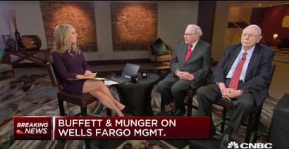 Warren Buffett and Charlie Munger weigh in on Wells Fargo management