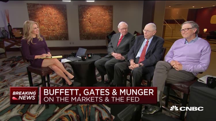 Warren Buffett: Stocks are 'ridiculously cheap' if interest rates stay at current levels