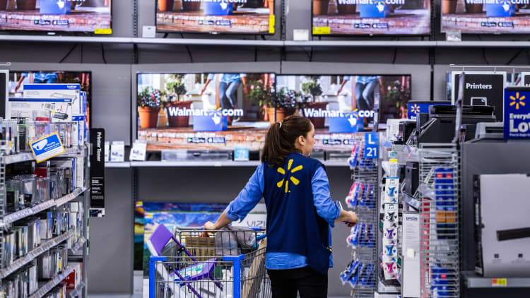 How Walmart is using virtual reality to train and promote its employees