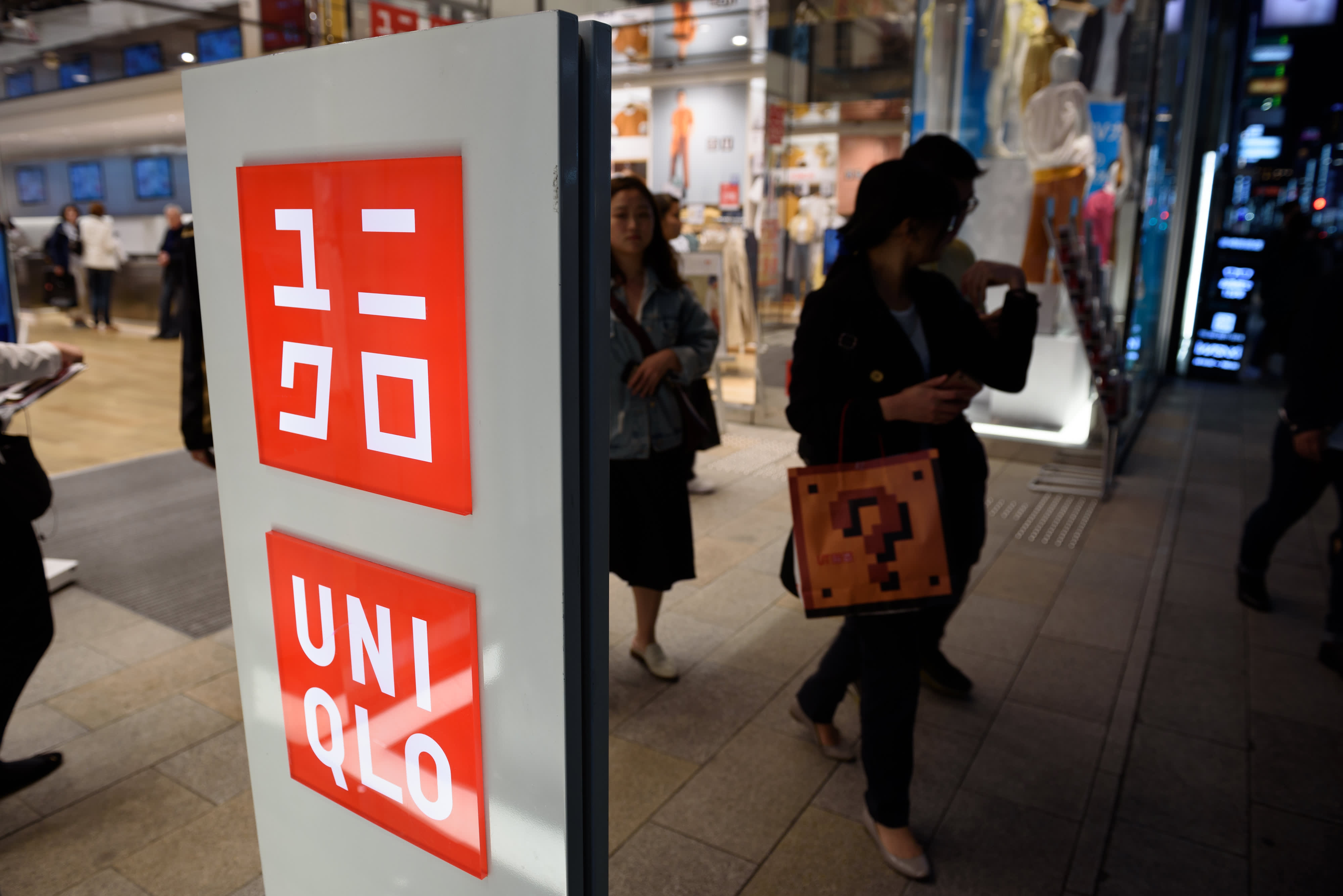 Uniqlo Projects  Photos videos logos illustrations and branding on  Behance