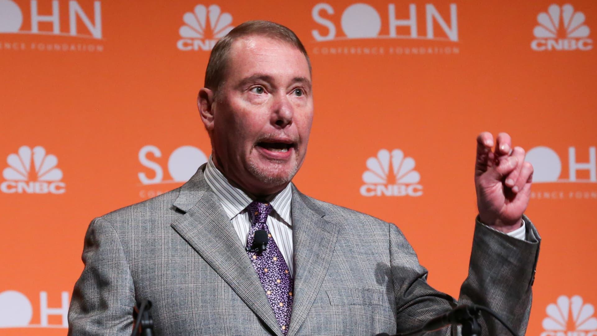 Jeffrey Gundlach says he would buy bitcoin over gold in the short term