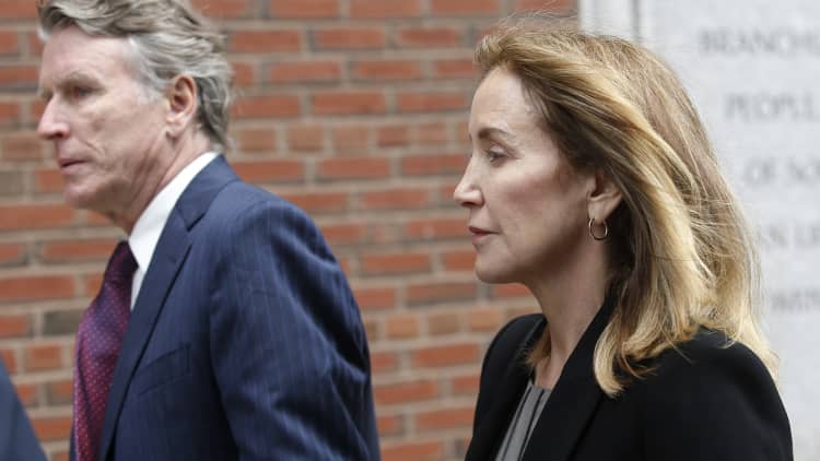 Felicity Huffman sentenced to 14 days in prison, 250 hours of community service