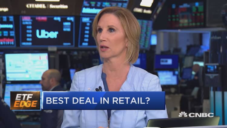 Bricks or clicks? Experts compare the market's top retail ETFs