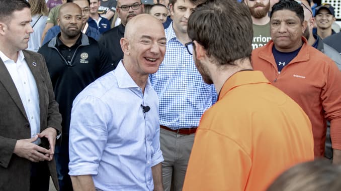GP: Amazon's Jeff Bezos Makes Surprise Visit To Employee Veterans Day Event 2