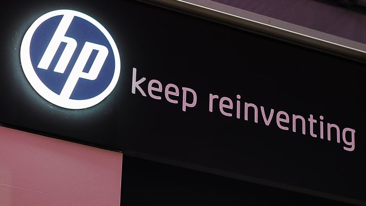 HP adopts 'poison pill' to fend off Xerox's takeover attempt