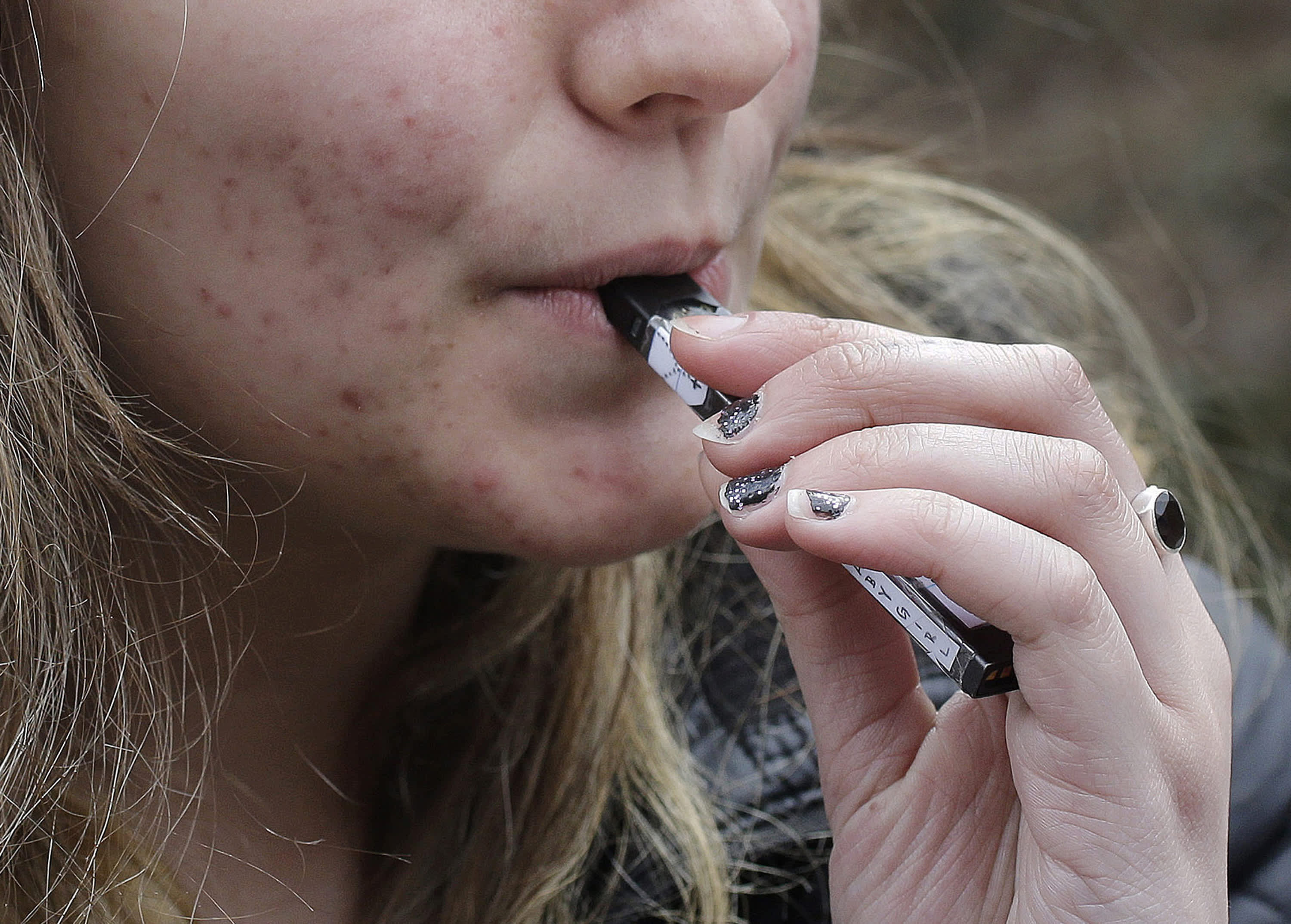 CDC says teen vaping surges to more than 1 in 4 high school students