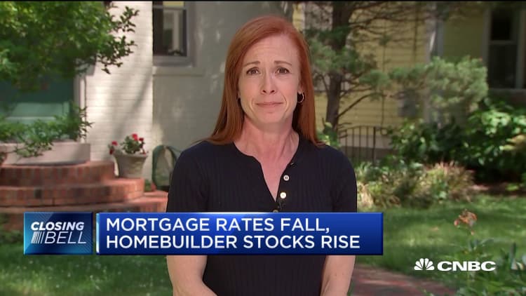 Mortgage rates fall, homebuilder stocks rise amid US-China trade tensions