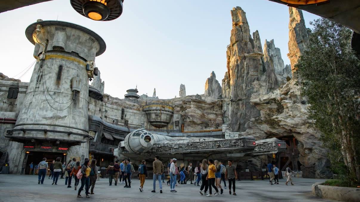 How To Make The Most Of Your Trip To Star Wars Galaxy S Edge