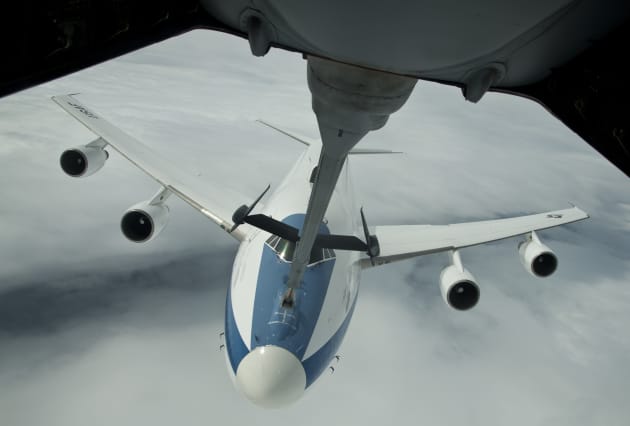 HO: E-4B aerial refeuling