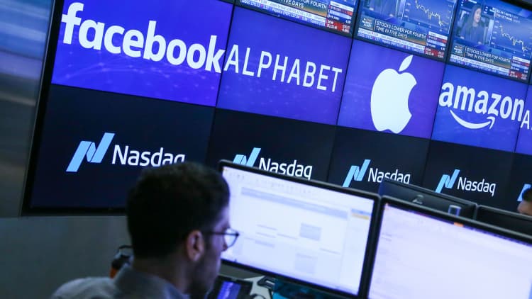 Tech stocks drop for third-straight day — Here's what three experts say to watch now