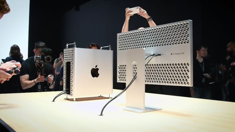 Apple New Mac Pro Desktop Costs $52,000. Without $400 Wheels - Bloomberg