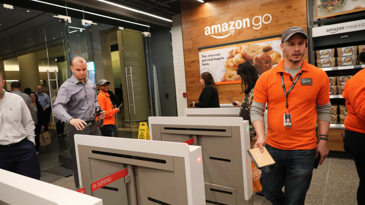 Amazon to expand cashierless payment tech to airports, movie theaters