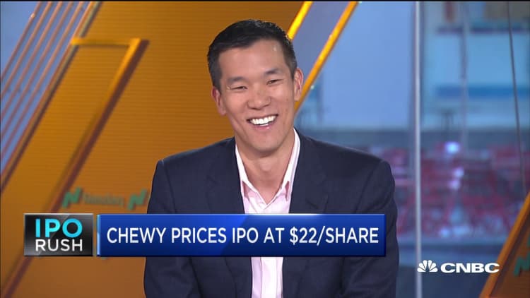 Former Chewy board member explains the company's advantage over Amazon