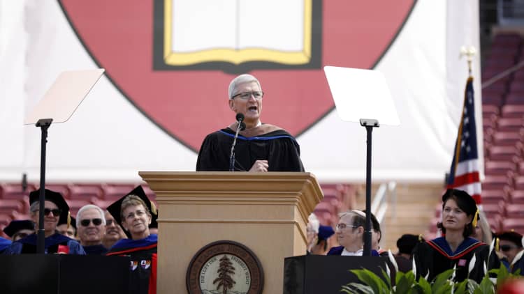 Tim Cook issues warning to Silicon Valley at Stanford commencement
