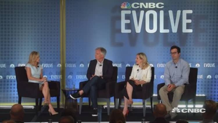 Retail leaders from Enjoy, Harry's, Framebridge and more with Courtney Reagan at CNBC Evolve Summit