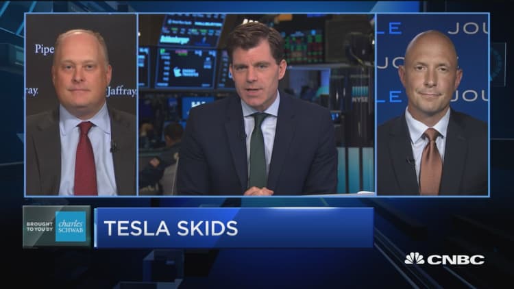 Here's why there's no reason to buy Tesla at this level, pro says