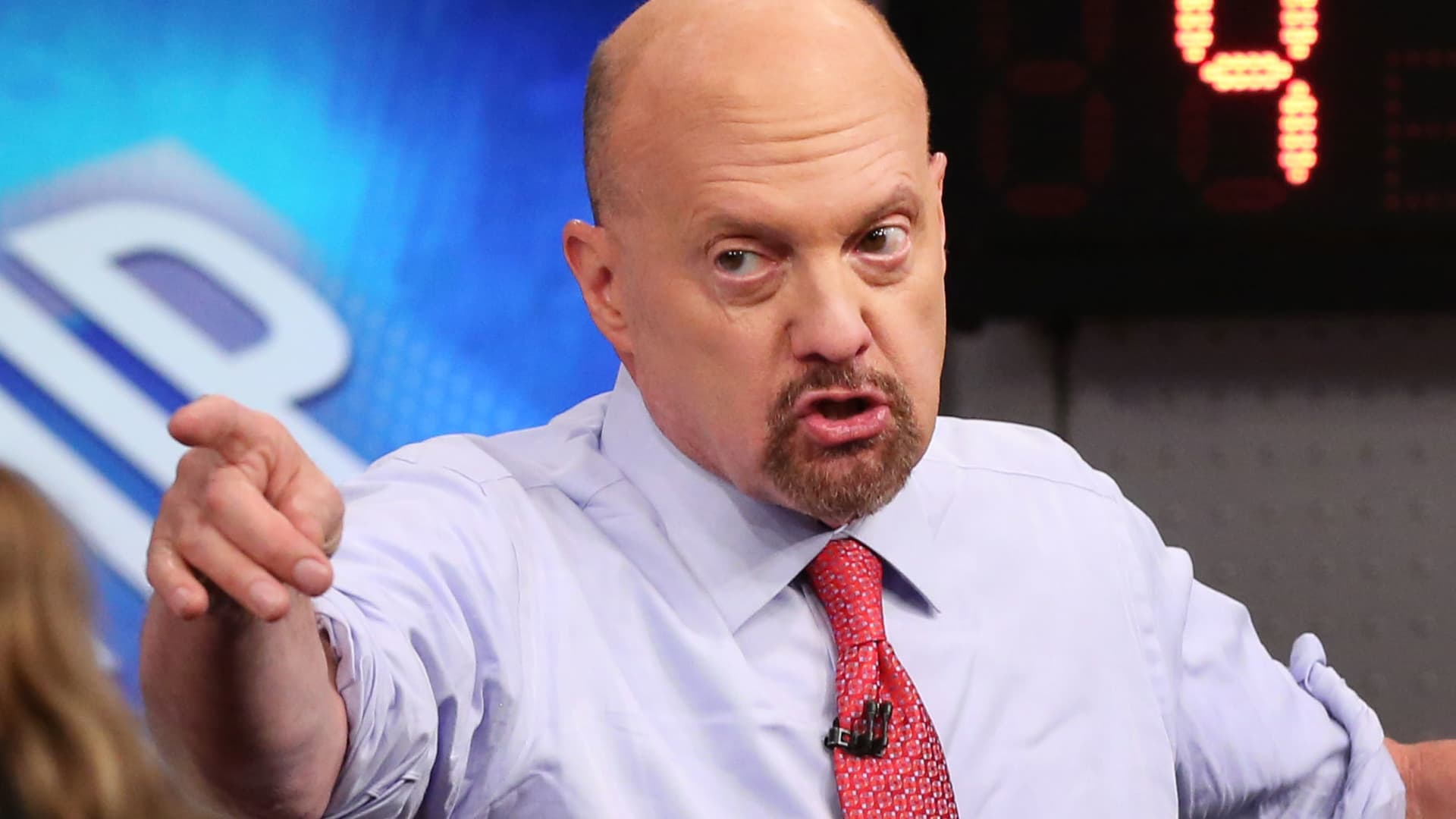 Charts suggest its time to buy the dips in oil, Jim Cramer says