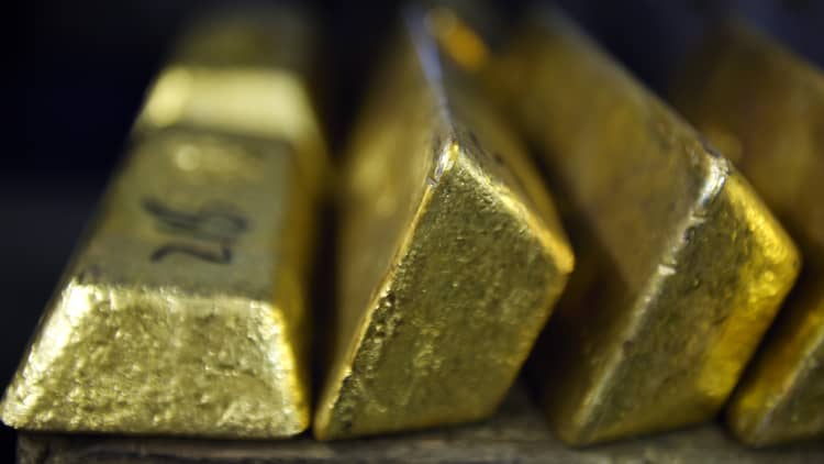 An excessively low interest rate is a good environment for gold, analyst says