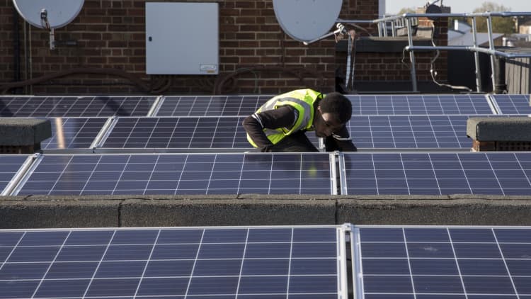 Londoners are installing solar panels on their apartment blocks