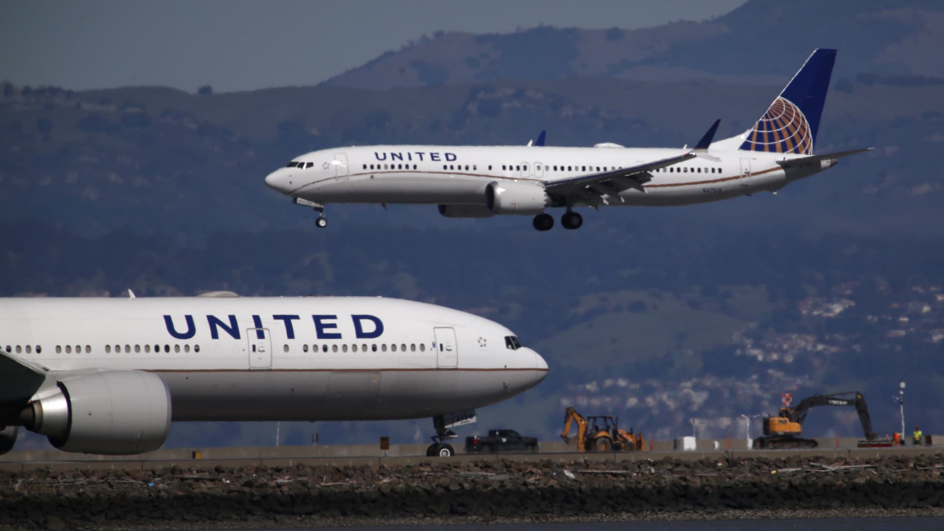 United Airlines results top estimates despite 0 million hit from Boeing grounding