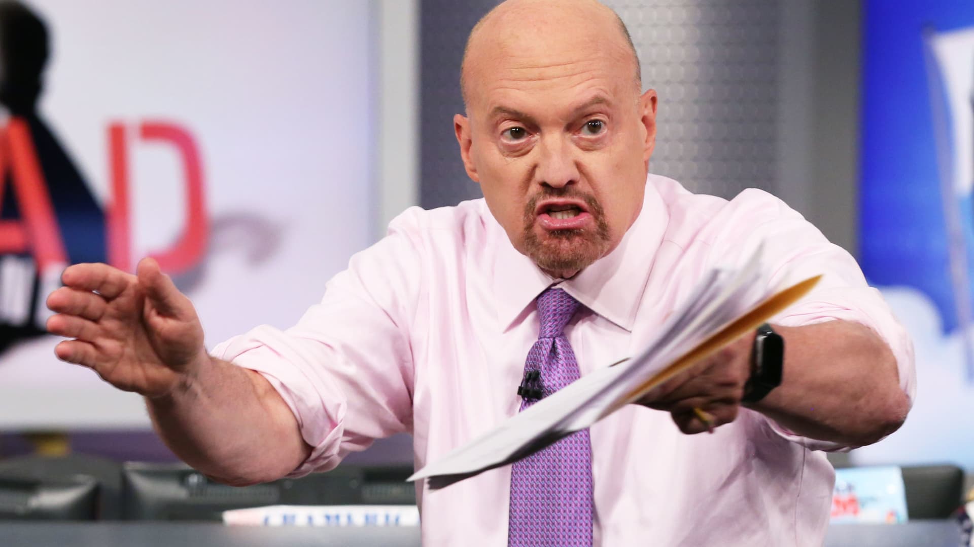 Cramer says Apple's Monday rally doesn't have 'staying power' after analyst upgrade
