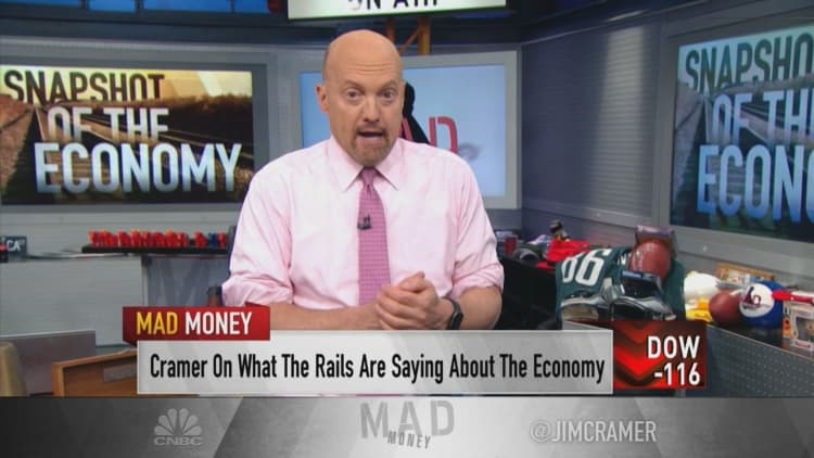 Jim Cramer: Earnings showing business and consumer economies 'out of sync'