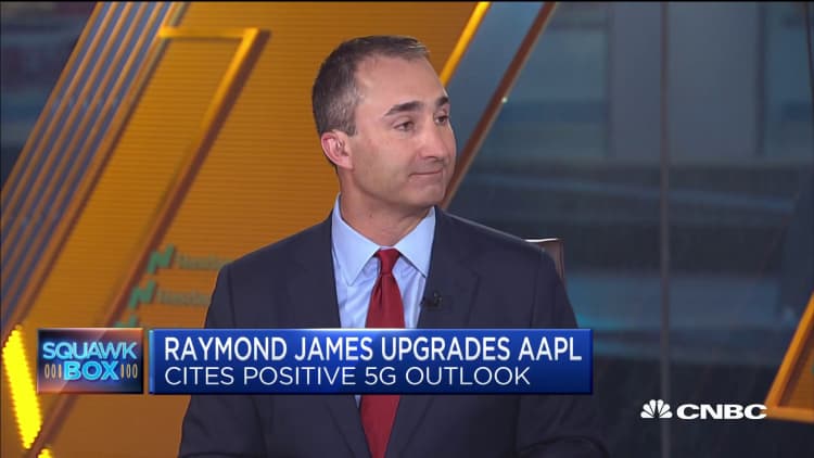 Raymond James upgrades Apple on positive 5G outlook