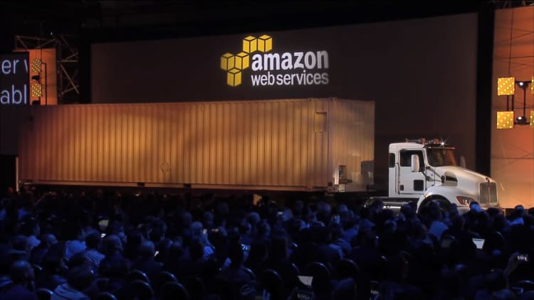 How Amazon Web Services transfers massive amounts of data to the cloud