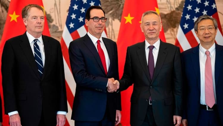 Chinese officials: China and US agree to resume trade talks in October