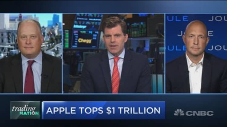 Apple and Microsoft duking it out for $1 trillion crown