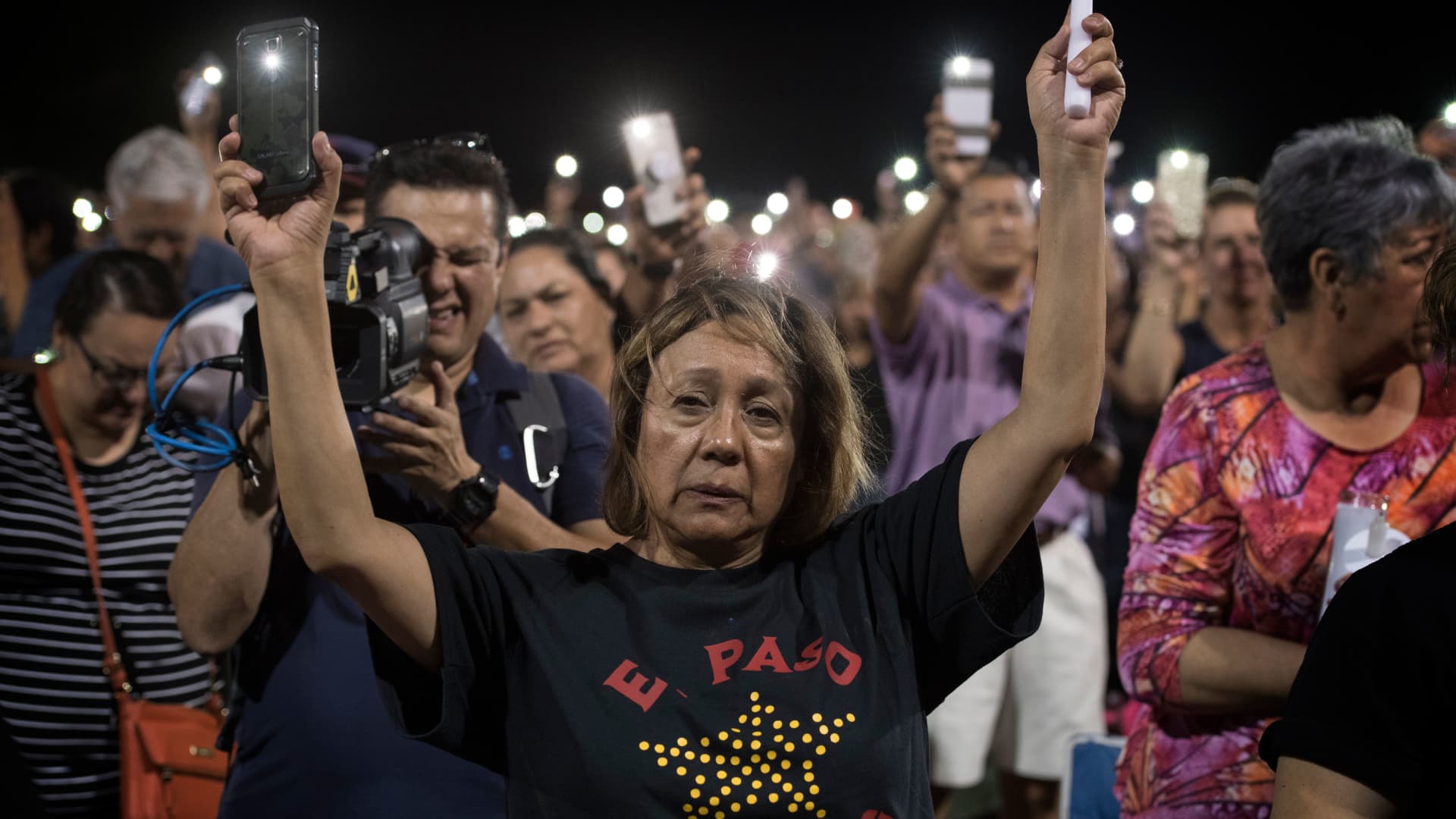 People react during a prayer vigil organized by the city, after a shooting left 20 people dead at the Cielo Vista Mall Wal-Mart in El Paso, Texas, on August 4, 2019. - The United States mourned Sunday for victims of two mass shootings that killed 29 people in less than 24 hours as debate raged over whether President Donald Trump's rhetoric was partly to blame for surging gun violence.