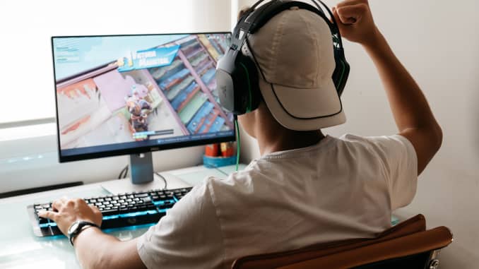 GP: Teenager playing Fortnite video game on PC