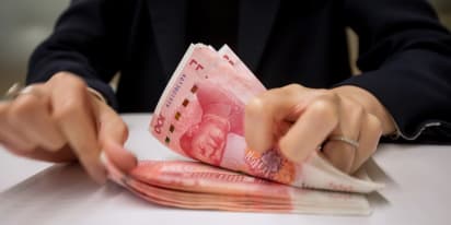 Dollar, yen strengthen as Chinese virus toll rises