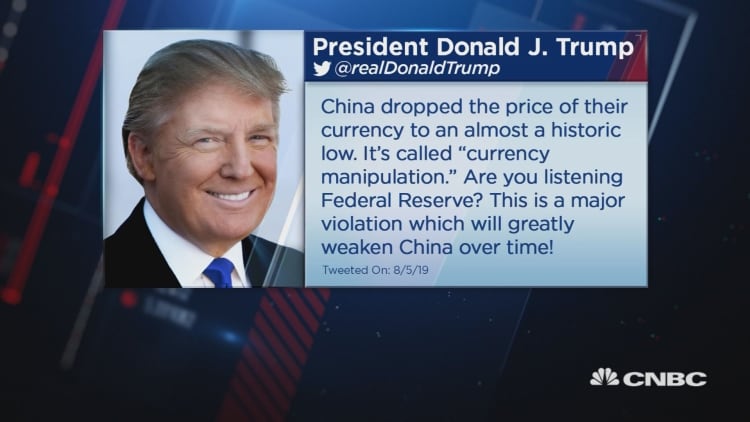 Trump takes to Twitter to criticize the Fed on China's devaluation