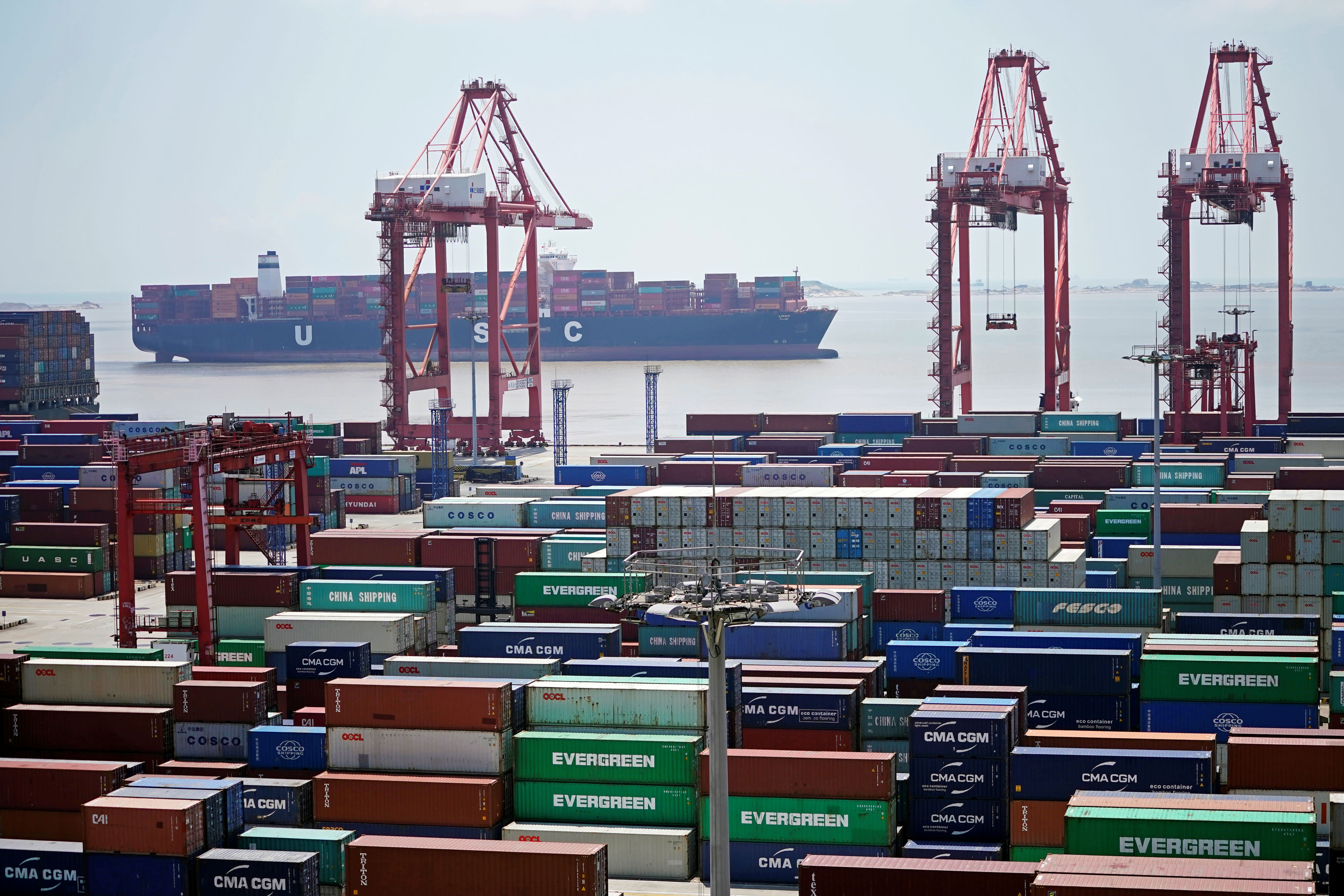 China’s annual exports drop for the first time in seven years