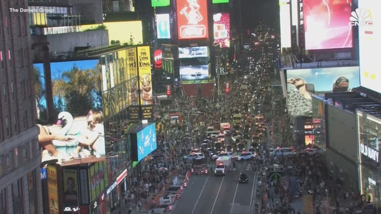 Thousands panic when motorcycle backfires in Times Square