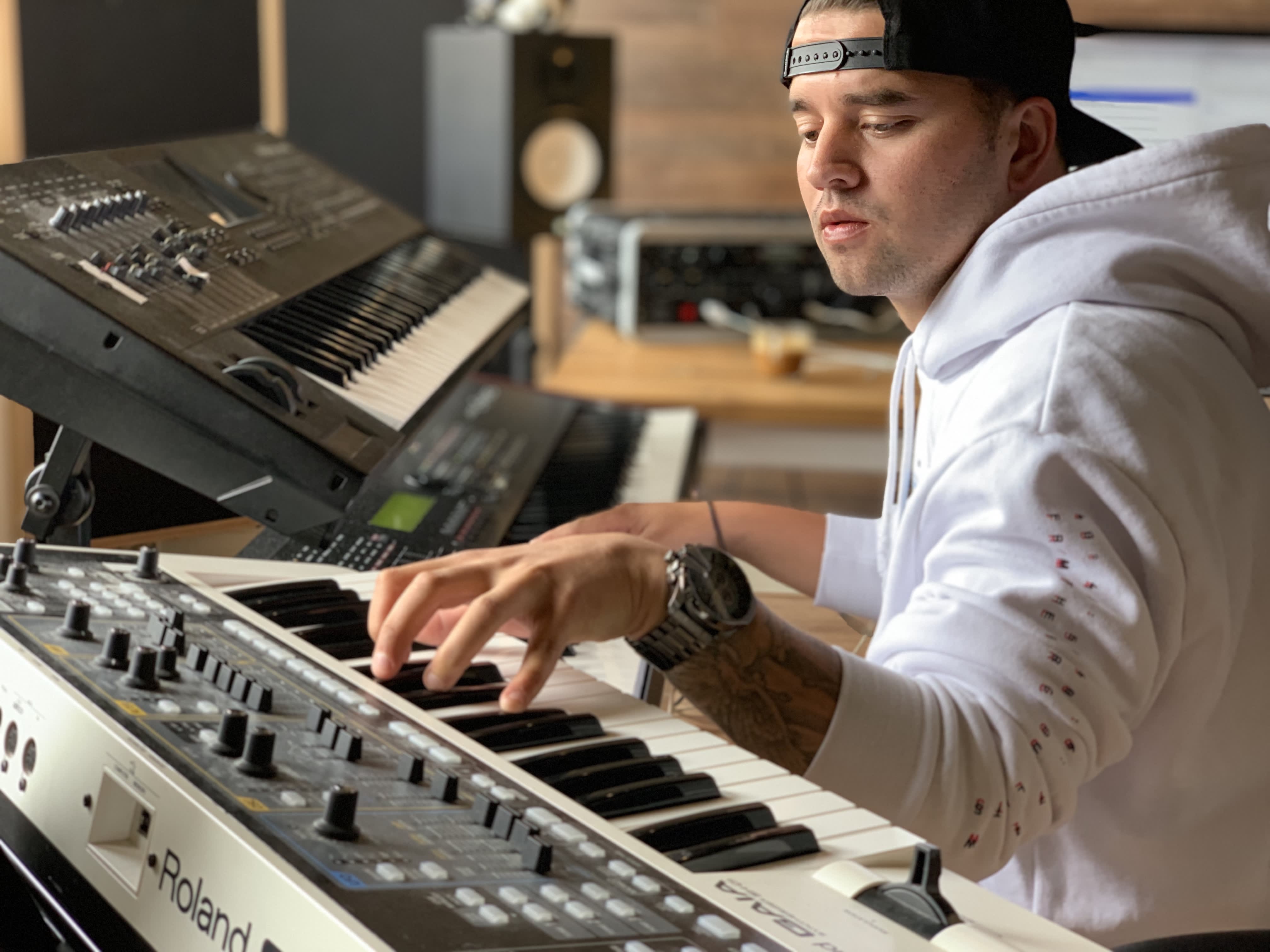 Music producers making $100K a selling their melodic beats online