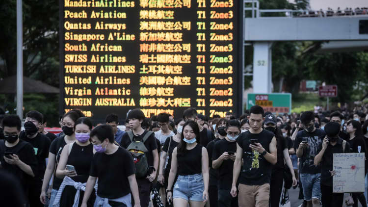 Hong Kong airport cancels flights amid pro-democracy protests