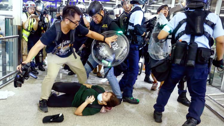 Riot police confront protesters at Hong Kong's airport