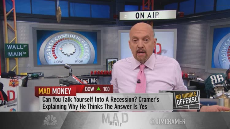 As investor confidence crumbles, the Fed can act to stave off a recession: Cramer