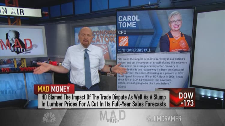 Trump should heed Home Depot's warnings about the consumer, make a trade deal, says Cramer