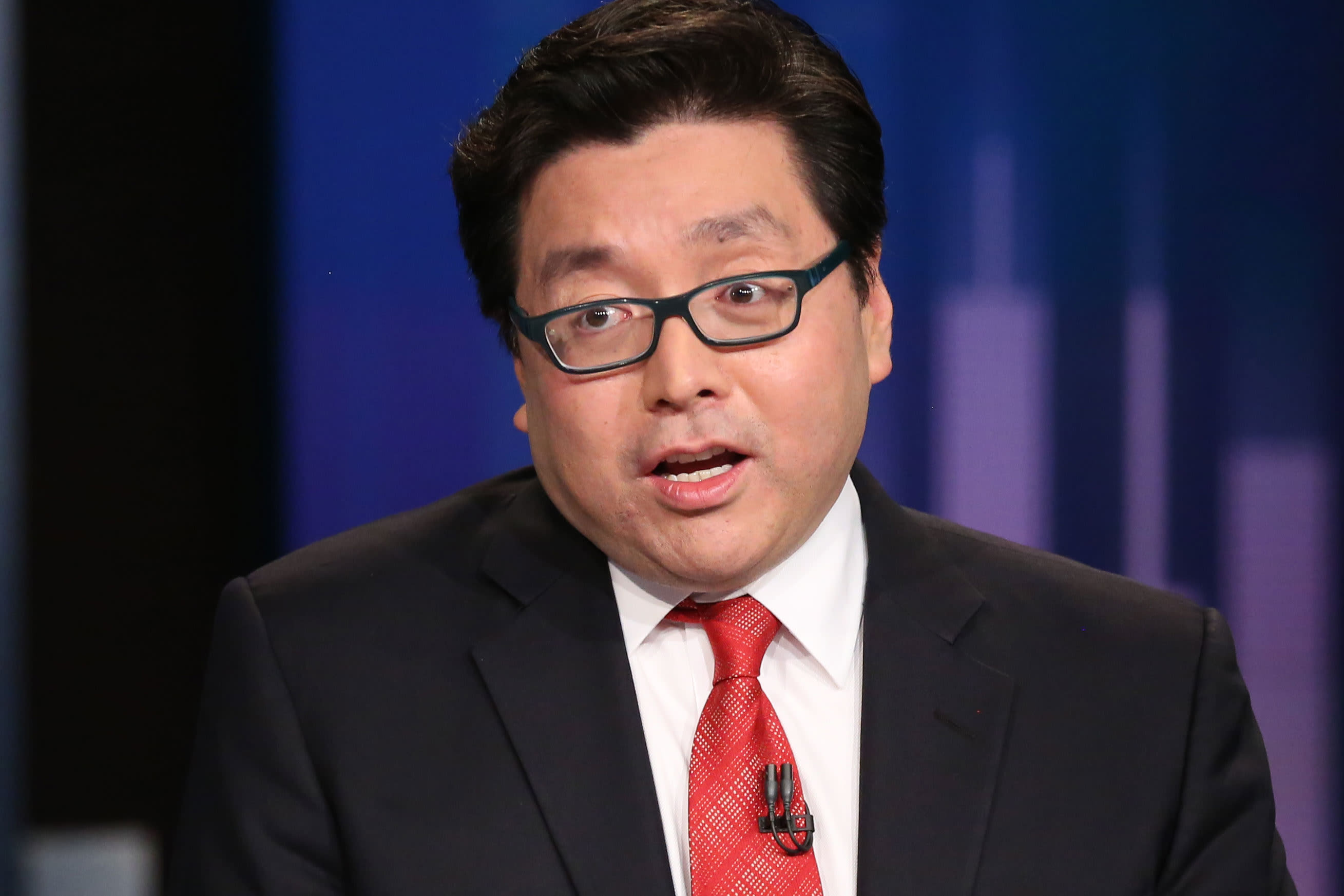Fundstrat’s Tom Lee is expecting a “battle rally” in April