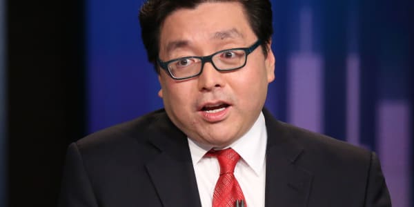 Fundstrat’s Tom Lee sees a buying opportunity in tech stocks as the Nasdaq faces a losing week