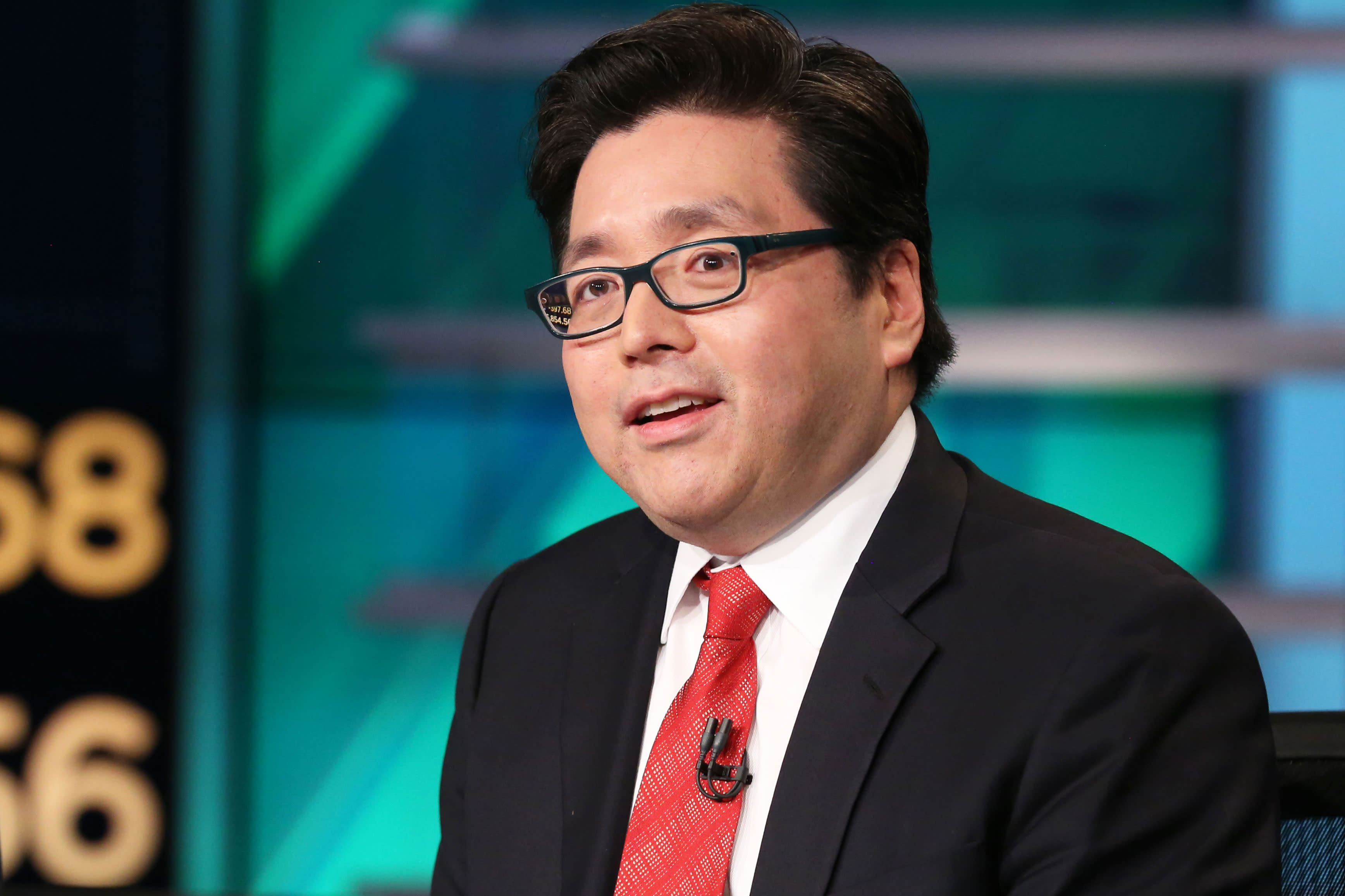 Fundstrat's Tom Lee sees a strong rally over the next 2 months as soft inflation data hits