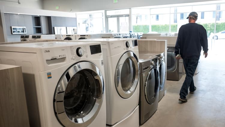 US durable goods orders up 0.2 percent in August