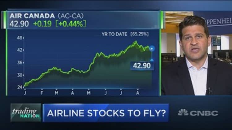 JetBlue's soaring off an analyst upgrade, but experts prefer this airline stock